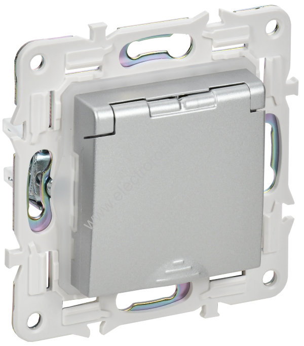 IEK SKANDY Серебряный Розетка с/з с защитными шторками и крышкой 16А IP44 SK-R11S