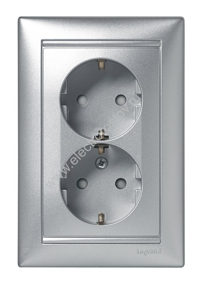 Valena Алюминий Розетка 2-ая с заземлением с защитными шторками литая Legrand